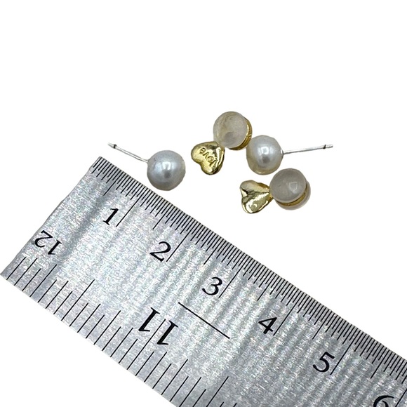 White stud earrings - Picture 16 of 16